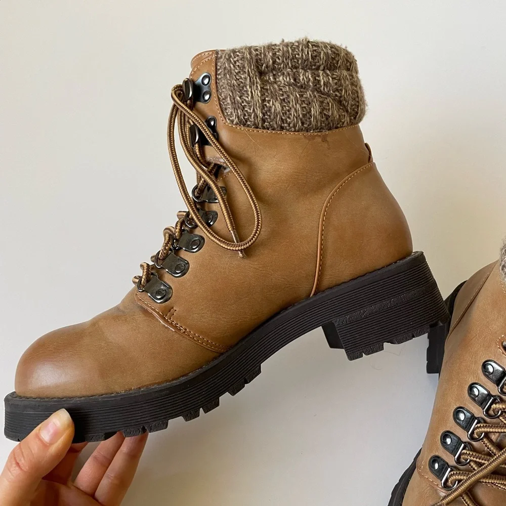 Outdoor style ankle boots - Picture 14 of 16